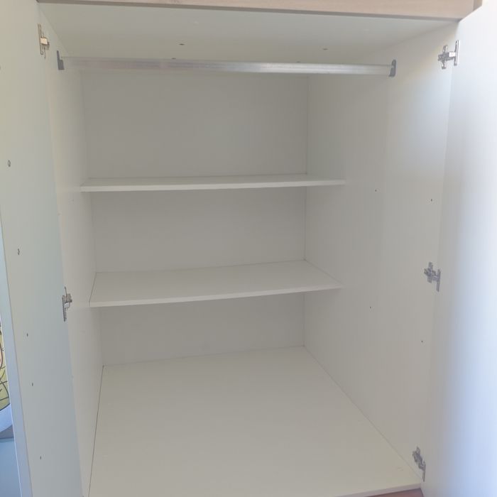 Beliche Conforama como novo. sem colchões 285cm de comprimento 100cm de largura, 150 cm de altura. Tamanho ideal dos colchões 190 cm comprimento  90c
