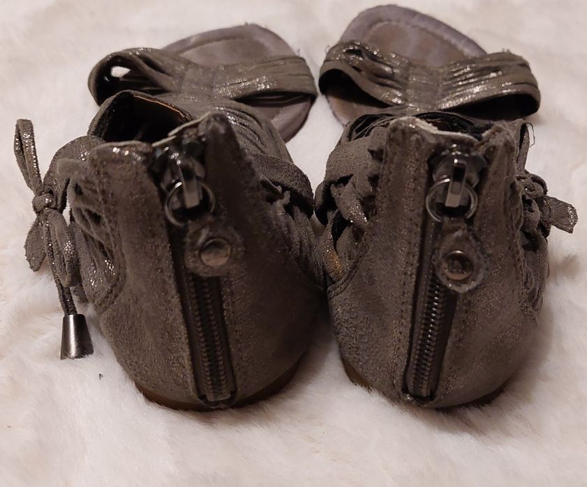 Sprzedam 2 pary butów sandałki rozm. 39