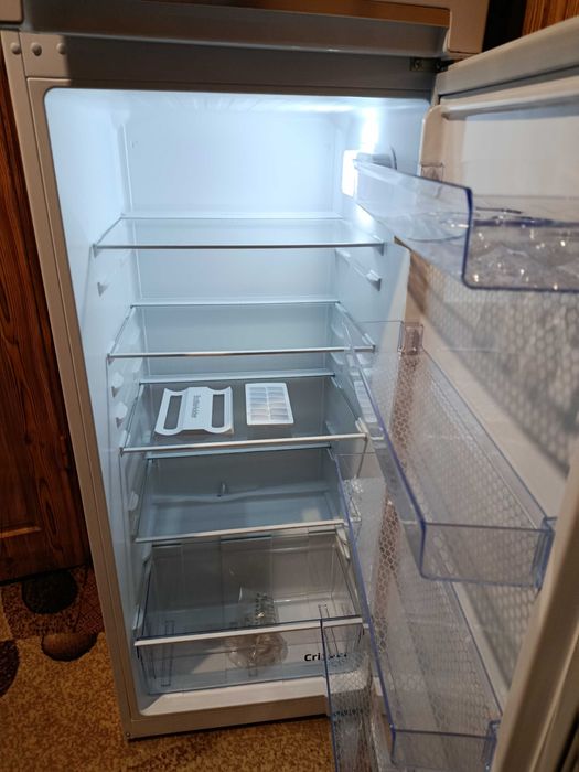 Продам Холодильник Beko RDSA280K20W.