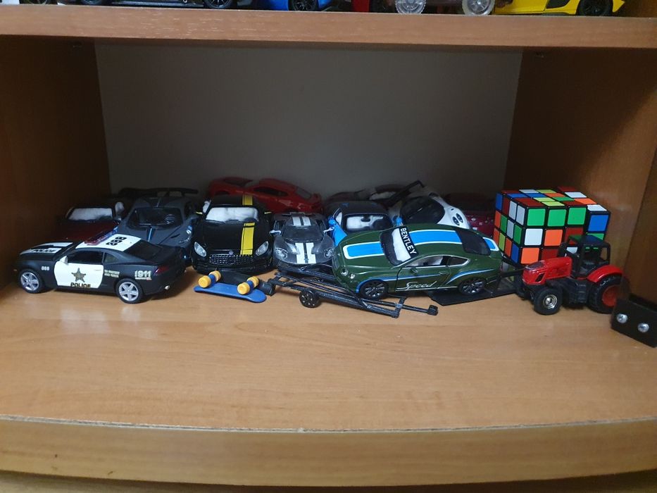 Машинки модельки різні хороший стан