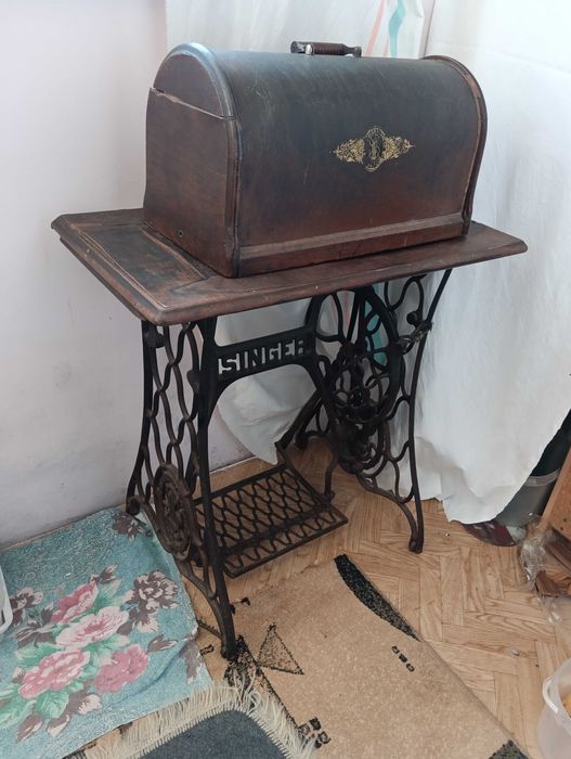 Продам швейну машину Singer