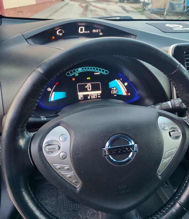 Продам Nissan Leaf