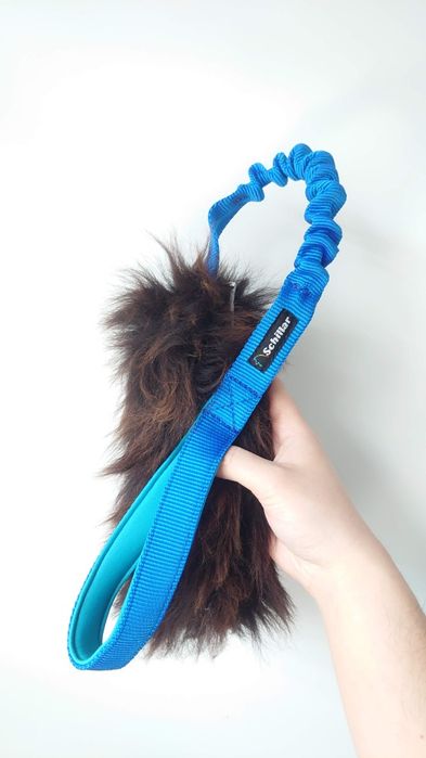 Szarpak z amortyzatorem dla psa z owcy naturalnej brąz