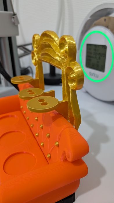 VIP диван для фігурок  "Friends" від McDonald's.