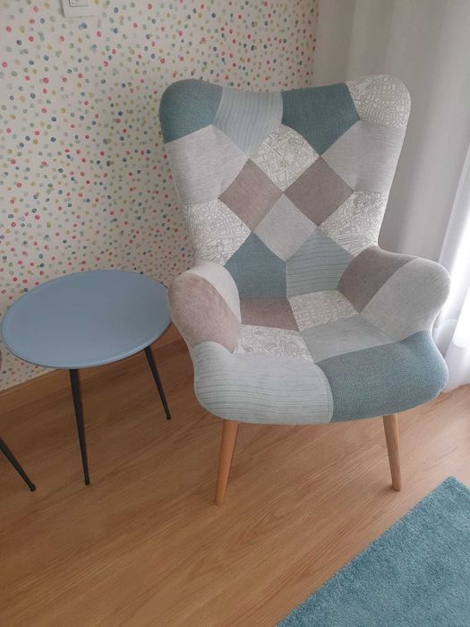 Sofa, poltronas e mesa de apoio (Troca)