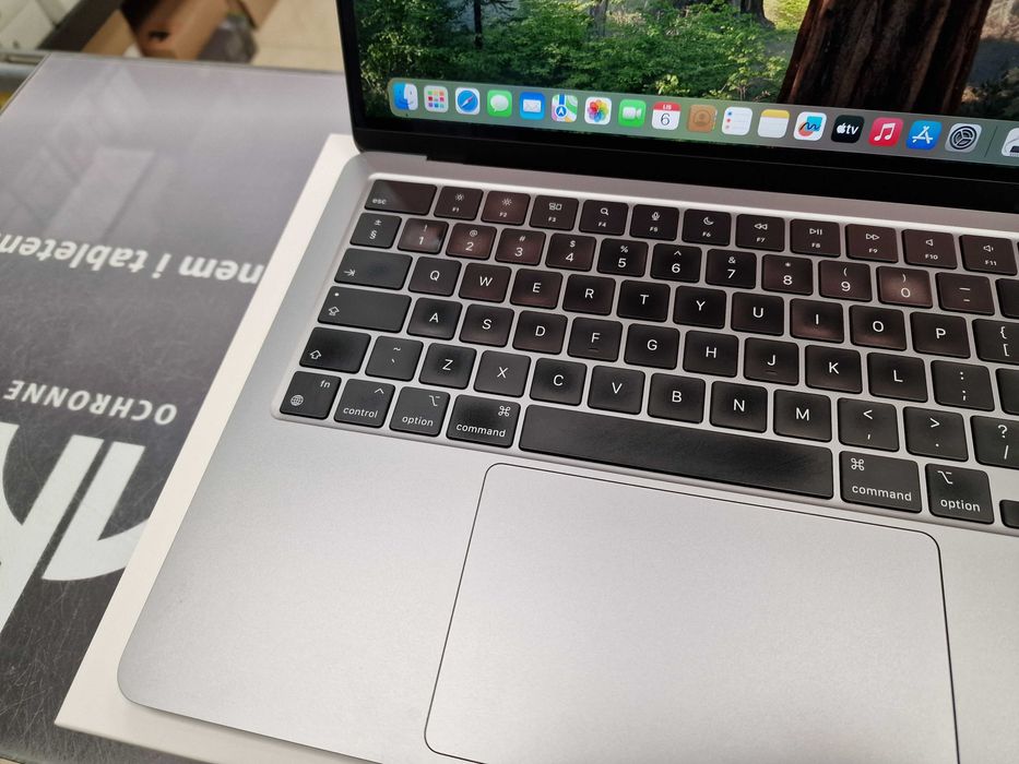 Macbook Air 13 2022/ M2/ 8GB/ 512GB/ 156 cykli/ Grade A- / Gwarancja