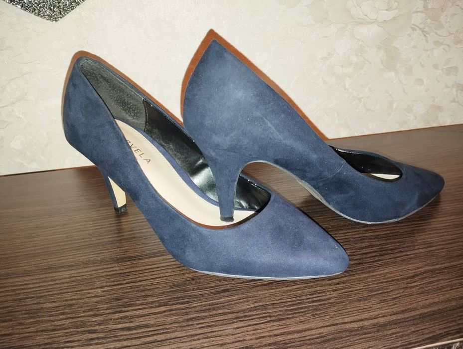 Жіночі туфлі.   .