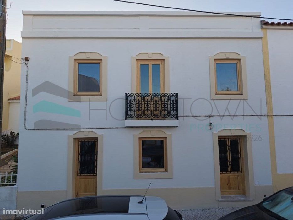 Casa geminada V5 em renovação - Armação de pera