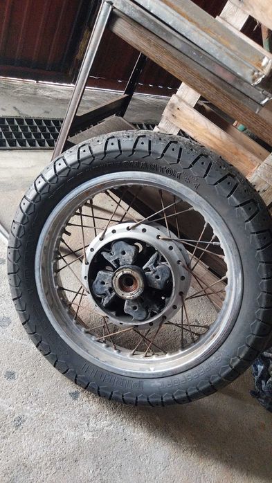 Jantes de Moto com Pneus Pirelli Phantom +1 – 17"