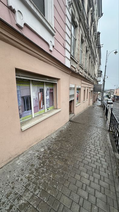 Продаж; приміщення; Чернівці; центр; фасад