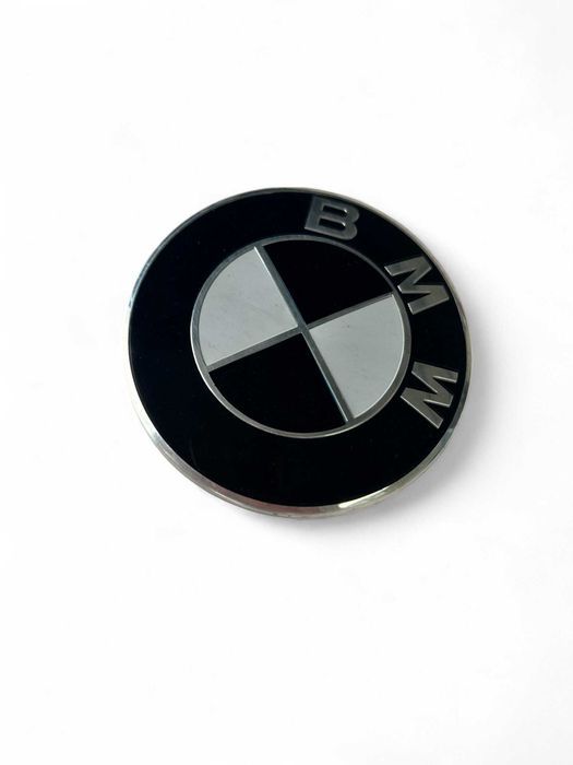 EMBLEMAT ZNACZEK LOGO BMW maska 82mm e46 e36 e39 e60 e90 e92 e61 e61