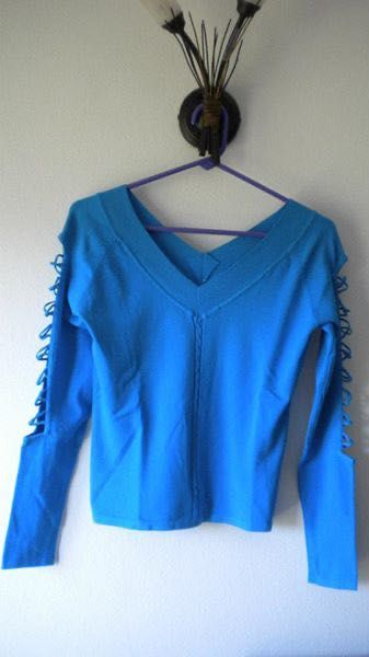 Camisola Azul com recortes nas mangas M