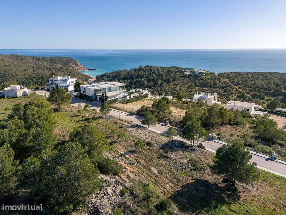 Lote Urbano Com Fantástica Vista Mar Para Construção De Moradia E Pisc