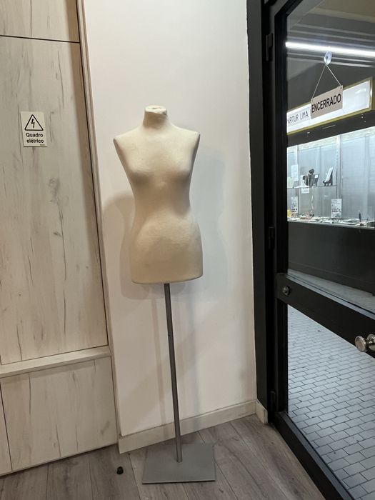 Manequins 1/2 Corpo c/base metálica