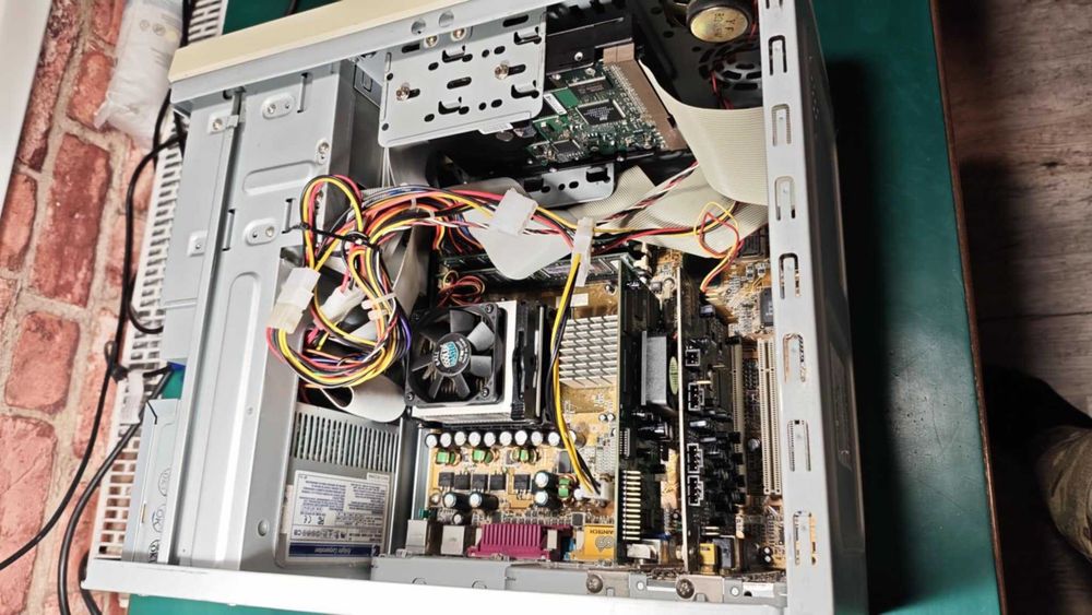 Komputer Optimus PIV 1.4, WIN98, retro