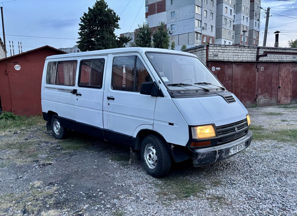 Renault Trafic 2.5 дизель 7л по місту