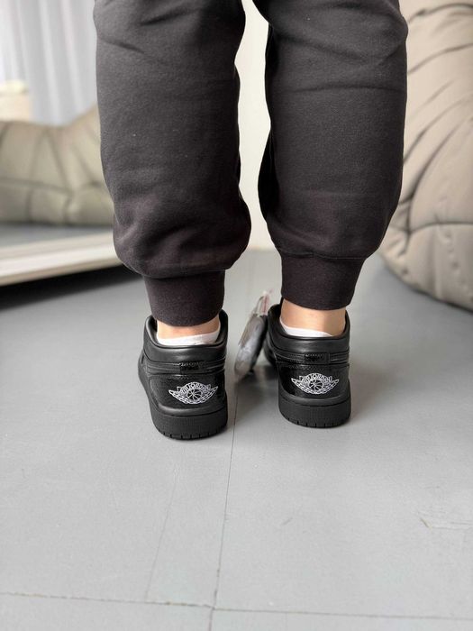 Женские кроссовки Nike Air Jordan 1 Low SE Patent Elephant Black 36-41