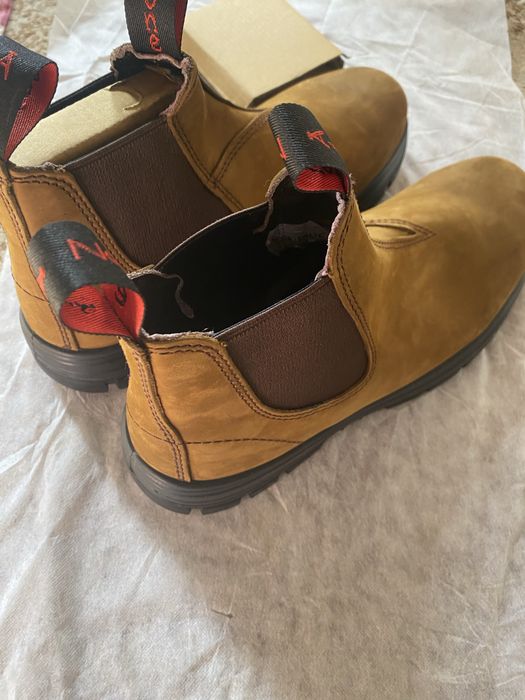 Нові ботинки-челсі Blundstone