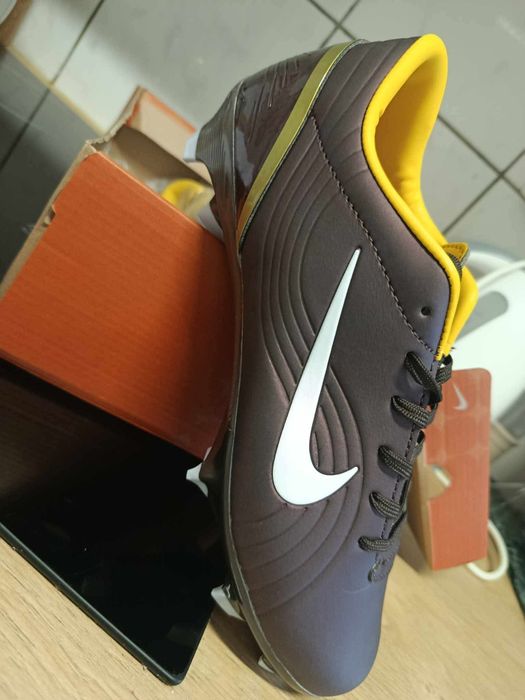 Chuteiras CR7 lightspeed