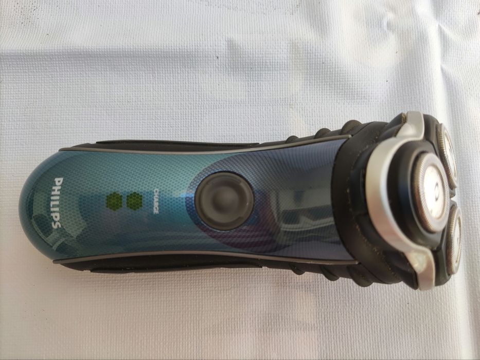 Máquina de barbear Philips recarregável