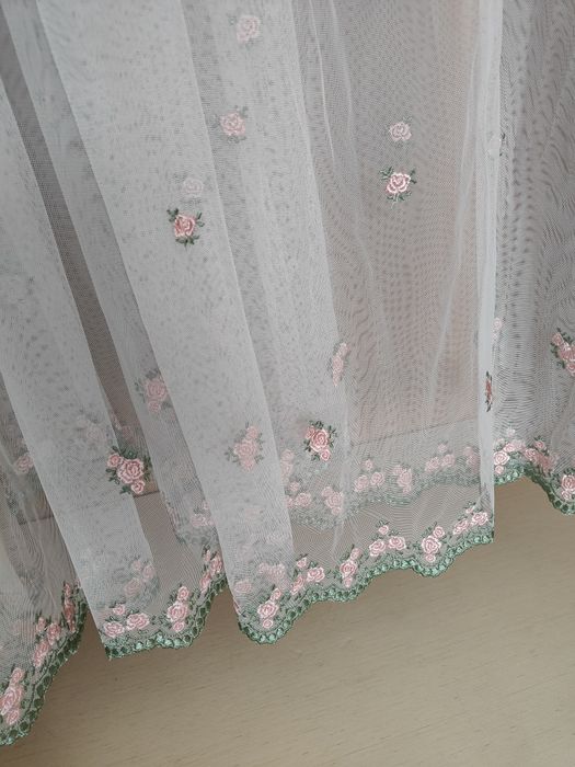 Продам готовую тюль сетка с нежной вышивкой