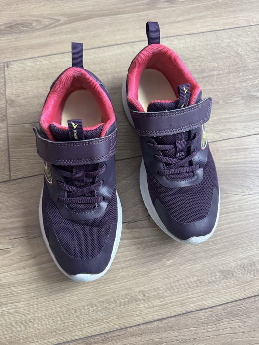 Кросівки фірми Demix