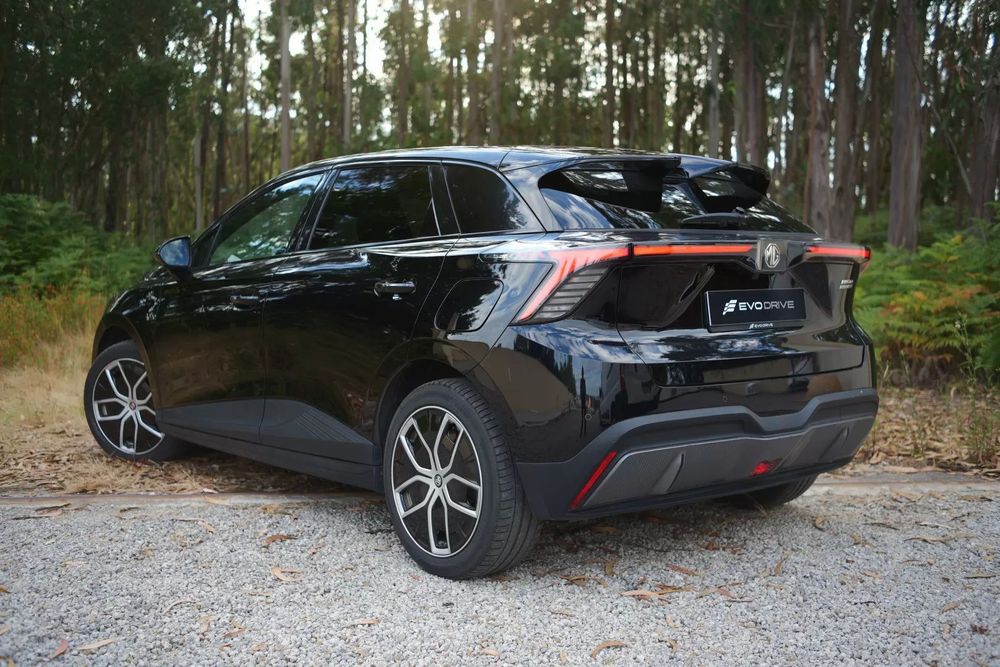 MG MG4 77 kWh Extended Range Luxury