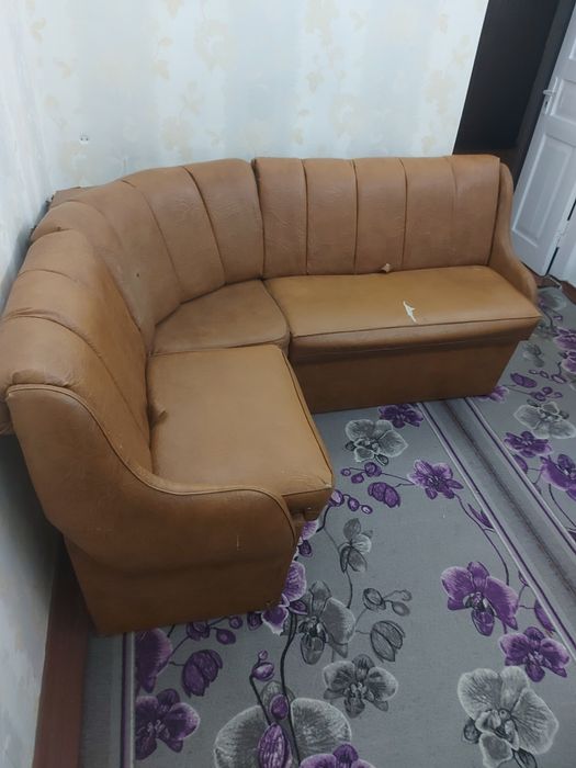 Продам м'який уголок на кухню-прихожу.