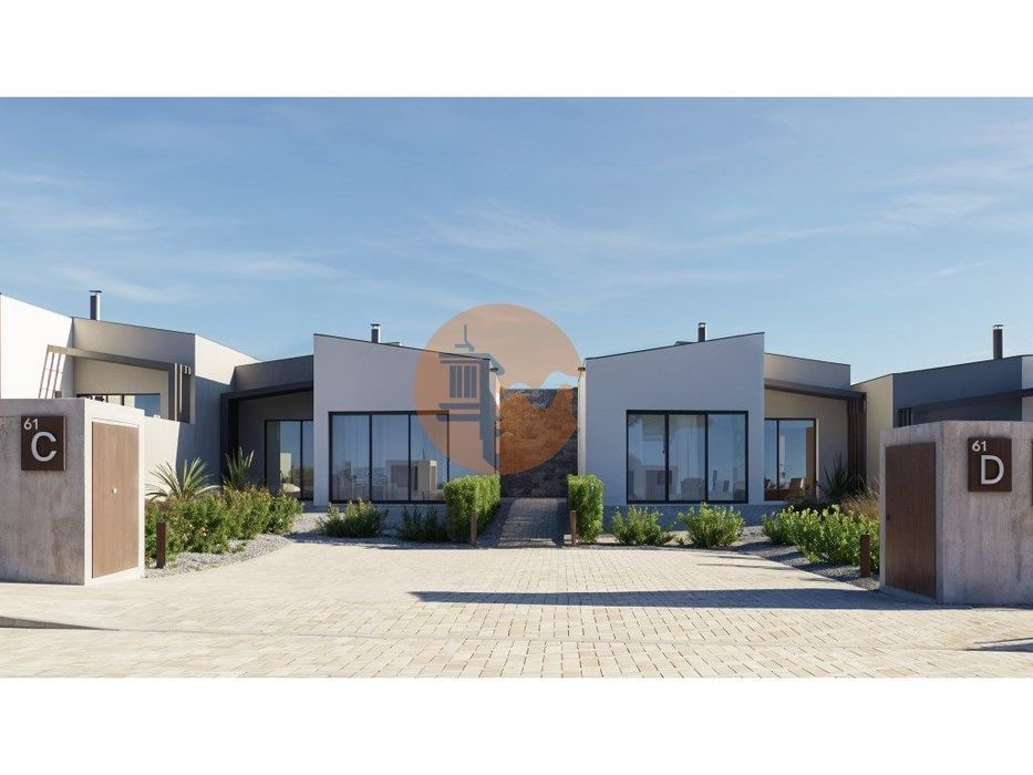 Moradia em banda de 2 quartos com piscina