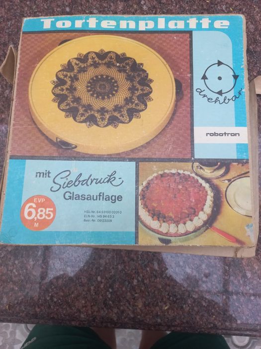 Продаю вращающуюся подставку для тортовв