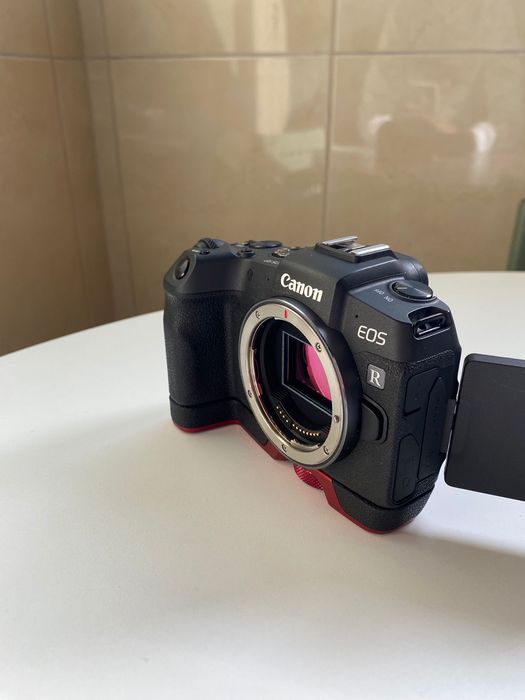 Canon EOS RP + 2 baterias + 1 bolsa Canon