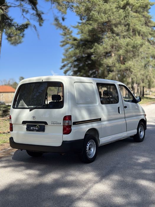 Toyota HiAce 2.4D | 6 lugares