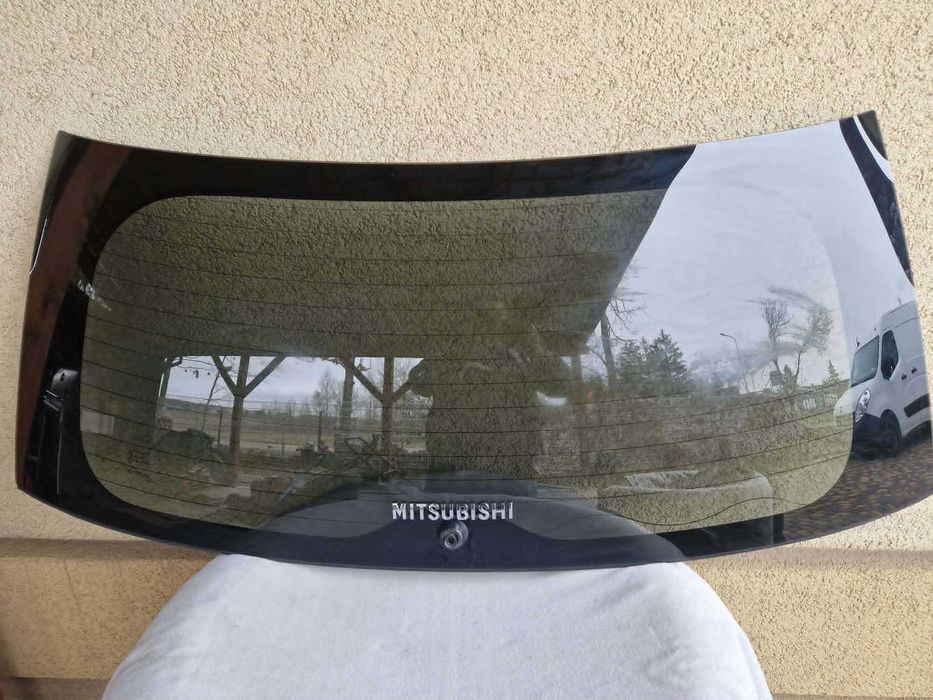 Mitsubishi Outlander tylna szyba