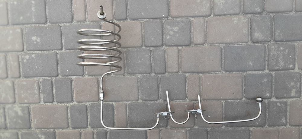 Дистилятор під непротічную воду с двума сухопарниками під банку.