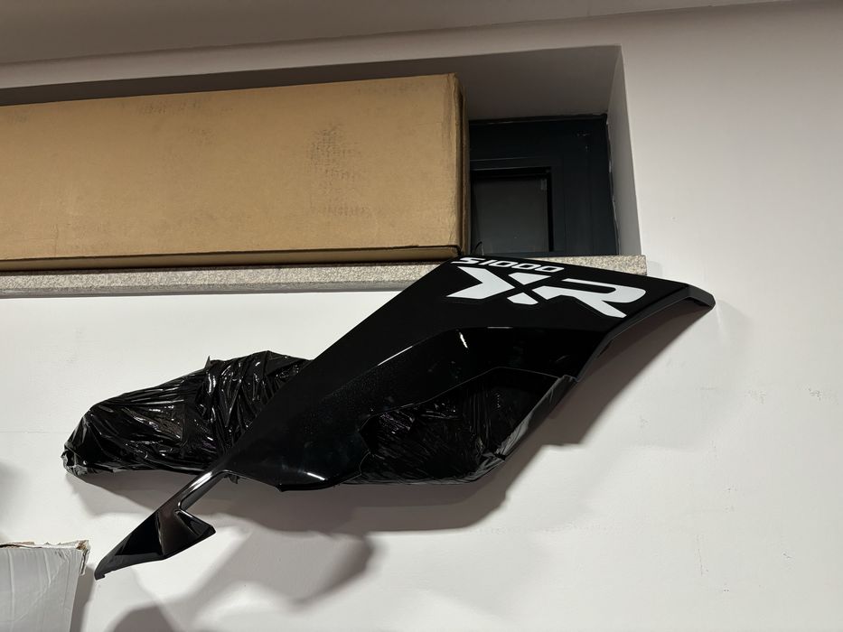 Bmw s 1000 xr ( guarda - lamas novo ) e tampas  laterais BMW