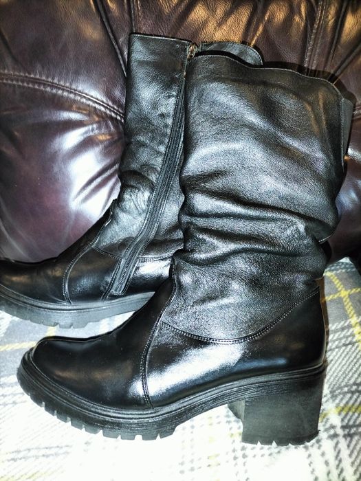 Шкіряні черевики.