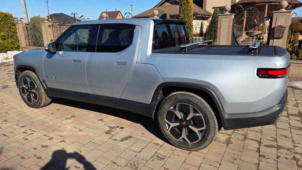 2024 Rivian R1T Dual Large