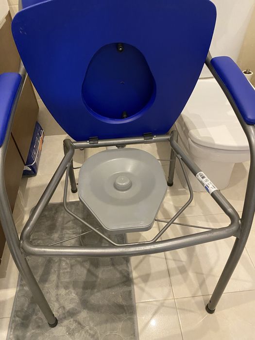 Cadeira sanitária! Nova! Nunca usada como se vê!