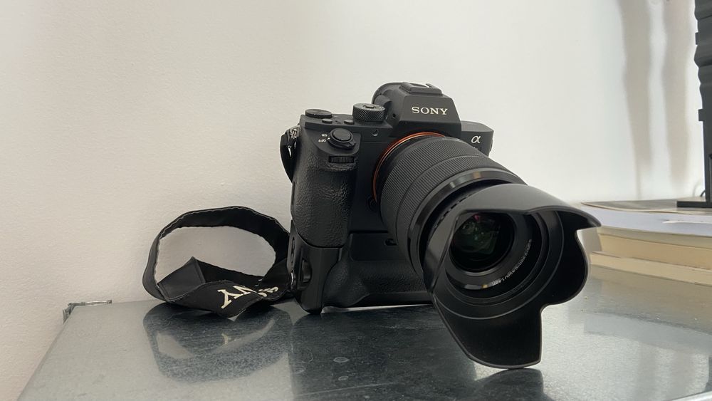 SONY A7R II + SEL 28-70MM F3.5-5.6 OSS (Full-Frame)