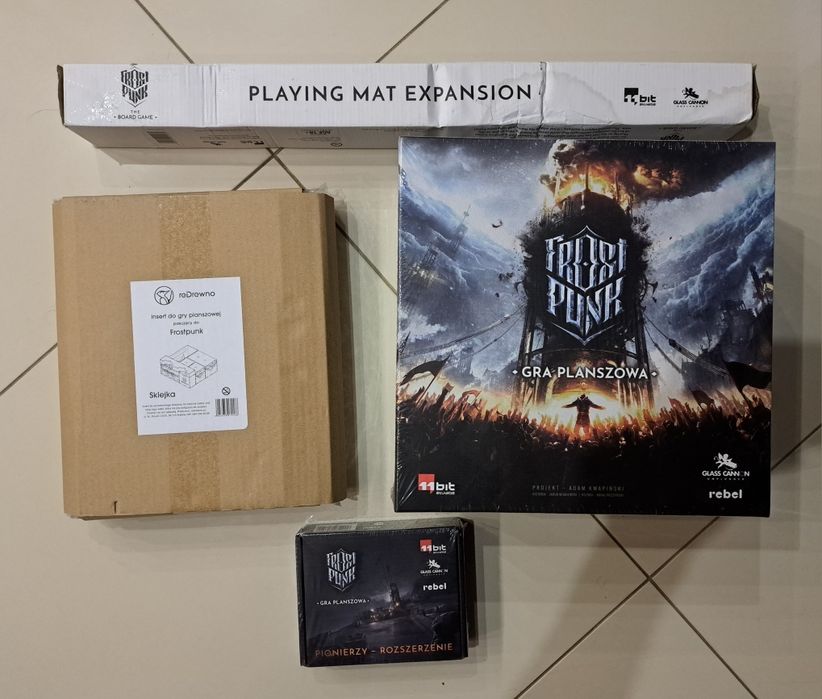 Frostpunk z dodatkiem, matą i insertem ze sklejki