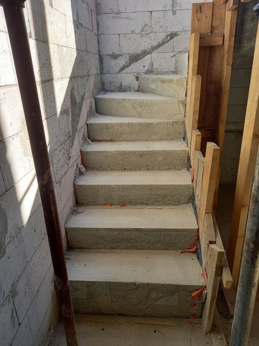 Сходи бетонні, монолітні.