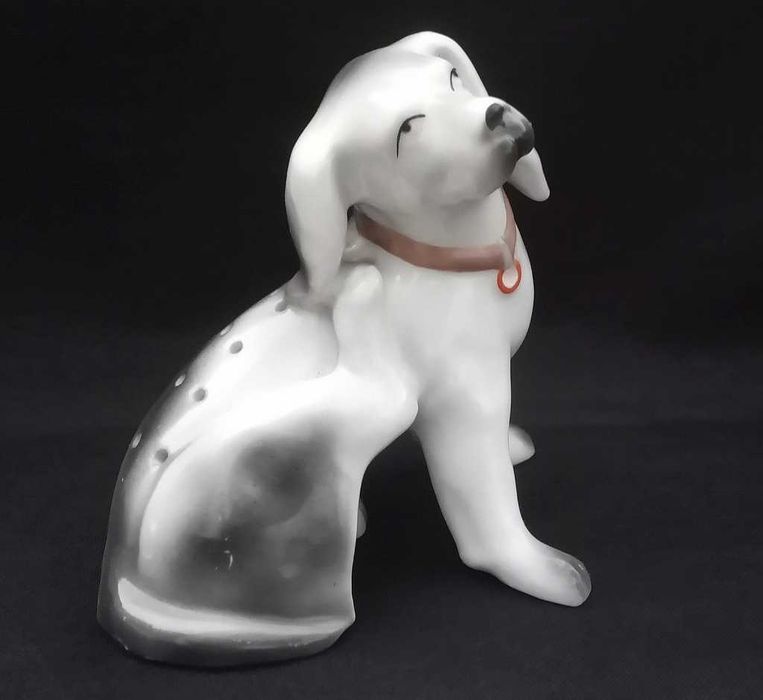 Antigo porta-palitos em porcelana Vista Alegre em forma de cão
