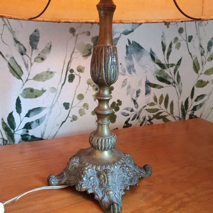 Candeeiro com pé em ferro vintage