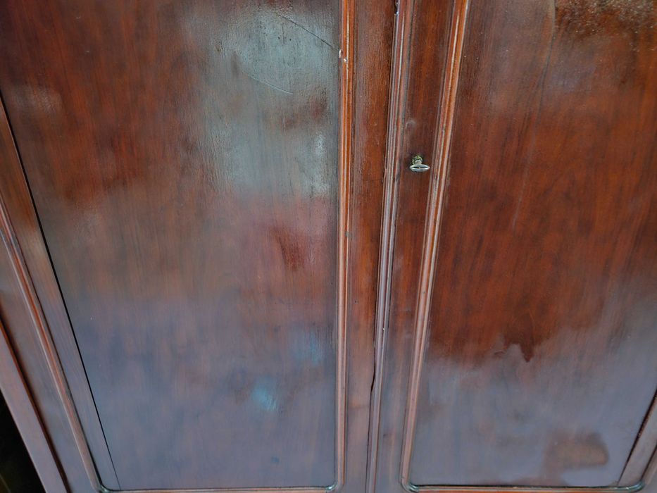 Roupeiro muito antigo de duas portas mais gaveta - Bom estado geral