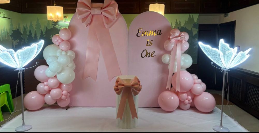 Оренда реквізиту для фотозони мольберт бант каркас цифра метелик