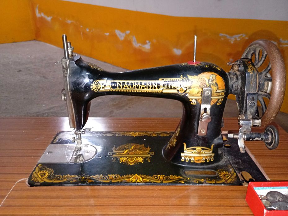 Máquinas costura Singer e Naumann