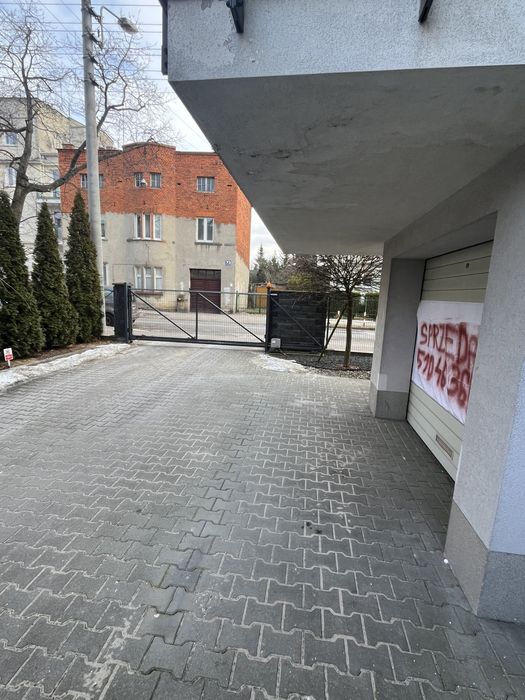 Sprzedam garaz w bloku