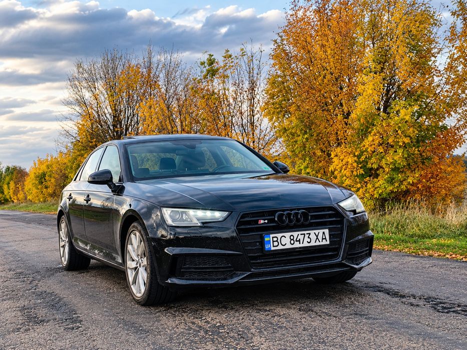 Ауді A4B9 2015 року 2.0 бензин Quatrro