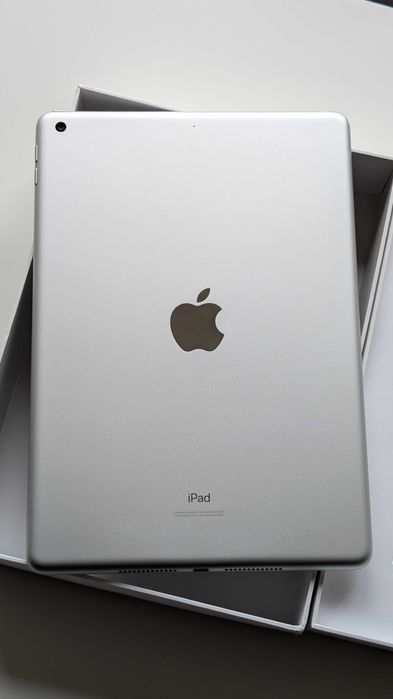 Планшет Apple iPad 10.2" 8th gen 2020 Wi-Fi 128GB Silver open box