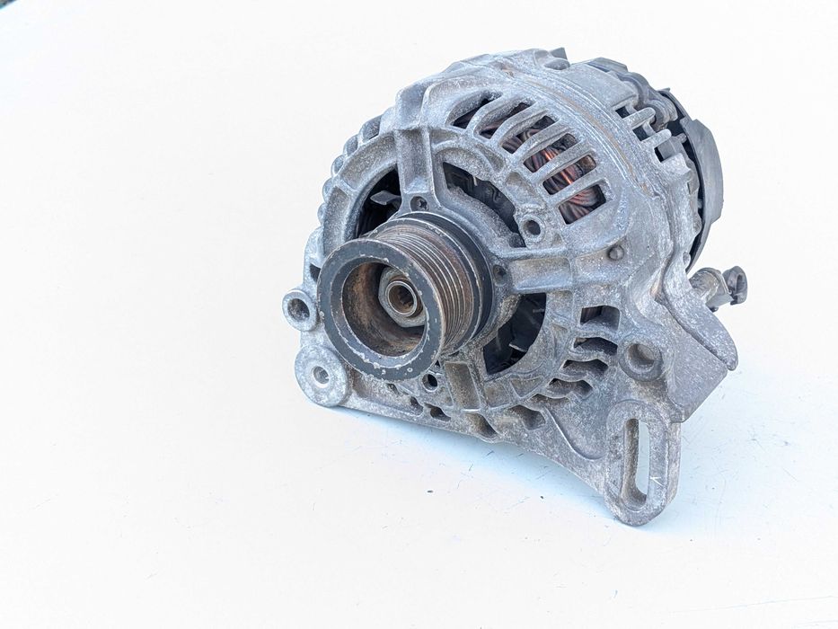 Генератор Volkswagen T4 1.9 D/TD дизель / 70A Bosch 0124315007 / 037903025G, VW Transporter 4 Golf 3 4, Polo, Skoda, Seat 1.2 1.4
